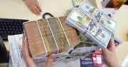 Ngân hàng Nhà nước tăng tỷ giá trung tâm, USD trong nước đạt trần giá