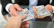 Nguyên tắc vàng bảo vệ tài chính và sự bình an: 3 kiểu người không nên cho vay, 3 việc tránh rút ví