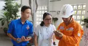 Ánh đèn điện đầu hẻm và những ký ức về mẹ trong thành phố không ngủ