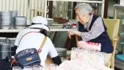 Nhật Bản: 'Quý cô Yakult' - Sợi dây kết nối xoa dịu nỗi cô đơn người cao tuổi