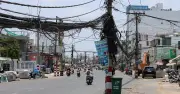 Nâng cấp đường Nguyễn Thị Định: Cột điện chưa di dời gây lo ngại an toàn giao thông