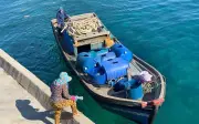 Nông dân Lý Sơn 'chắt chiu' từng giọt nước giữa nắng hạn