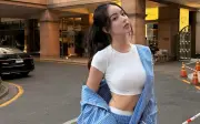 Nàng Hậu Quê Đà Nẵng Gây Chú Ý Với Quần Tụt Và Áo Croptop