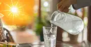 Nắng nóng gay gắt tháng 4: Cảnh báo nguy cơ sỏi thận và cách bảo vệ sức khỏe