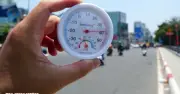 Nắng nóng gay gắt tiếp diễn tại TP.HCM, nhiệt độ lên đến 38 độ C