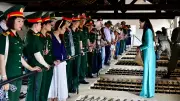 Đoàn Bộ Tư lệnh TP.HCM dâng hương, trao quà tại Côn Đảo nhân kỷ niệm Giải phóng miền Nam