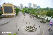 Phố đi bộ Hồ Gươm rực rỡ trong ngày Giỗ Tổ Hùng Vương