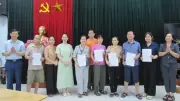 Phường Hồng Hà trao quyết định giao đất tái định cư cho 57 hộ dân dự án cầu Tứ Liên và Trần Hưng Đạo