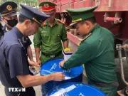 Phát hiện vụ vận chuyển trái phép 400 lít dầu diesel từ Việt Nam sang Lào