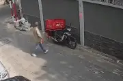 Shipper TP.HCM Bị Trộm Xe Máy Cùng Giỏ Hàng Khi Đang Giao Đơn Trong Hẻm