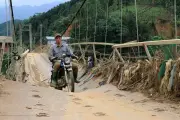 Sớm xây cầu mới thay thế cầu treo Khe Hợp đã hư hỏng nặng