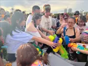 Thủ tướng Thái Lan kêu gọi an toàn dịp Tết Songkran, lễ hội sôi động khắp cả nước