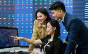 Thị trường chứng khoán phân hóa mạnh, chuyên gia khuyến nghị thận trọng giải ngân