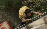 Thái Hòa khiến khán giả nín thở trước những cảnh quay kịch tính trong 'Anh Hùng'