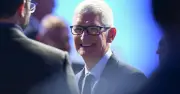 Tim Cook chính thức rời ghế CEO Apple, John Ternus tiếp quản từ tháng 9