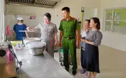 Tăng cường kiểm tra an toàn thực phẩm tại bếp ăn trường học ở Huế