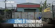 TP.HCM: Nhà cạnh xưởng inox sụp nghiêng như có động đất