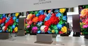 Trên tay màn hình flagship TCL 32X3A: OLED+, 4K 240Hz, loa Bang & Olufsen