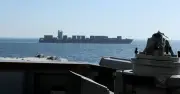 Tàu khu trục Mỹ bắn đạn trơ vô hiệu hóa tàu hàng Iran tại biển Ả Rập