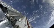 Vệ tinh Starlink vỡ thành hàng chục mảnh trên quỹ đạo, SpaceX mất liên lạc