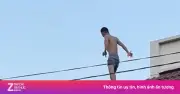 Video ghi lại cảnh người nghi ngáo đá quậy phá trên mái nhà tại TP.HCM