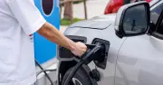 VinFast Bùng Nổ Doanh Số Nhờ Hệ Thống Sạc Phủ Rộng Và Chính Sách Miễn Phí