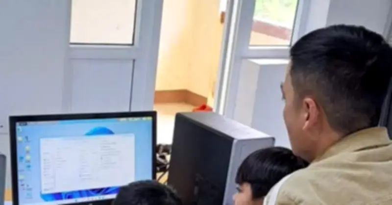 Đưa công nghệ đến vùng khó: Học sinh Pa Cô tiếp cận máy tính