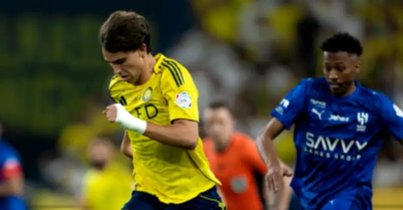 Al Nassr thắng Al Hilal 1-0 nhờ pha lập công của Simakan