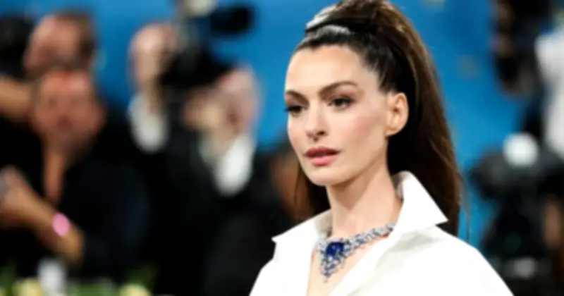 Anne Hathaway tiết lộ suýt mù một bên mắt suốt 10 năm vì đục thủy tinh thể