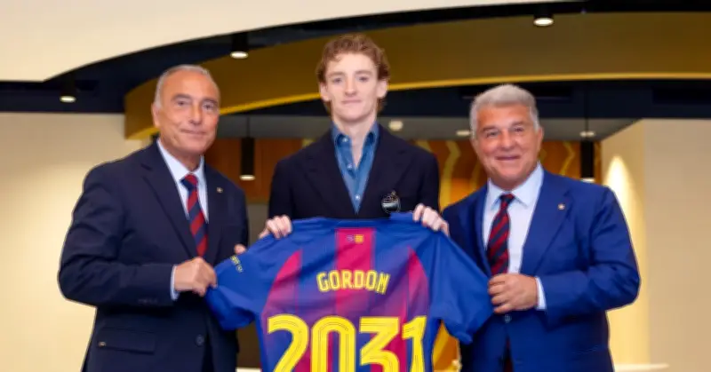 Anthony Gordon chính thức gia nhập Barcelona với giá 70 triệu bảng
