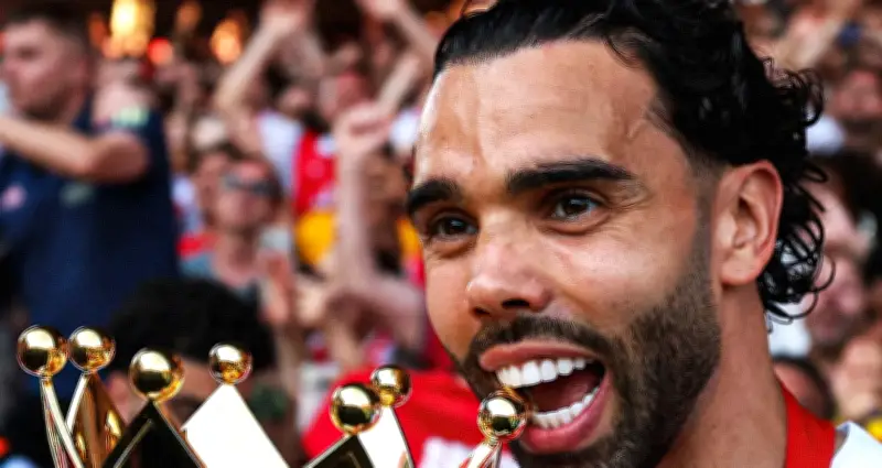 Arsenal và Raya lần thứ 3 liên tiếp giành Găng tay vàng Premier League