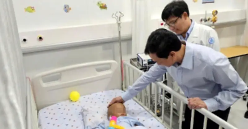 Bé 2 tuổi bị bạo hành ở TP.HCM: Tỉnh lại, con hỏi và tìm mẹ