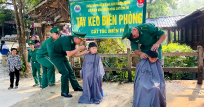 Bộ đội Biên phòng Lai Châu nâng bước em tới trường, giảm nghèo thông tin bền vững