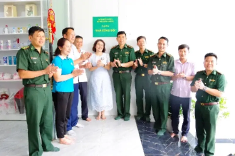 Bộ đội Biên phòng Sơn La bàn giao 'Nhà đồng đội' cho quân nhân khó khăn