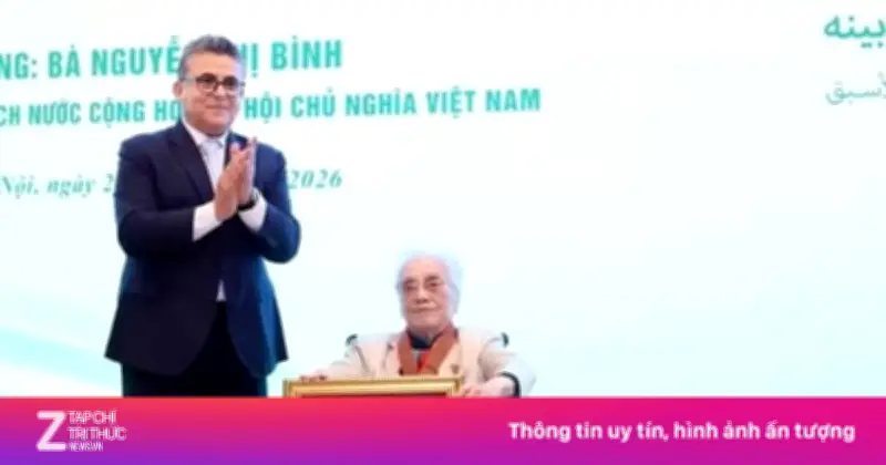 Bà Nguyễn Thị Bình nhận Huân chương Ngôi sao Công trạng của Palestine