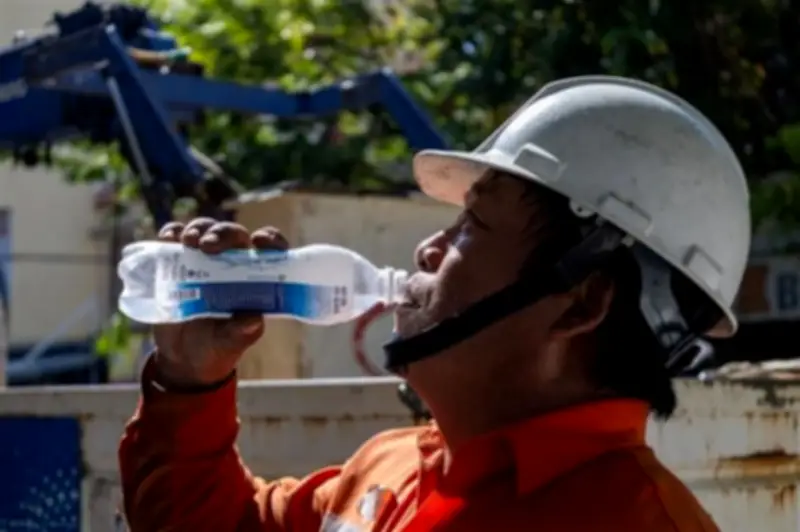 Bỏ túi kiến thức chăm sóc sức khỏe mùa nắng nóng