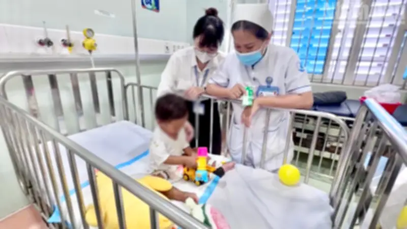 Bé trai 2 tuổi bị mẹ và tình nhân bạo hành: Cảnh báo từ vết thương cũ và tương lai không gia đình