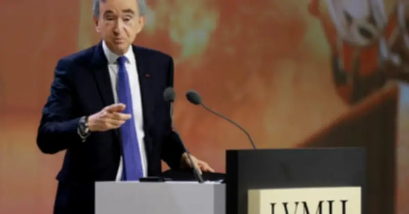 Bernard Arnault đeo đồng hồ Louis Vuitton độc bản hơn 23 tỷ đồng