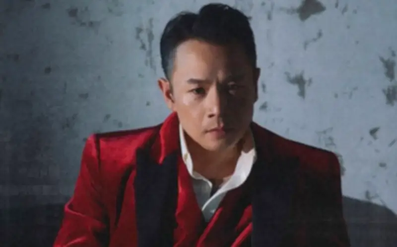 Binz ra mắt album đầu tay 'Gặp Lại' như tờ khai sinh thứ hai