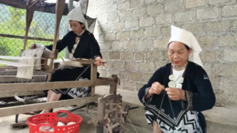 Bản Cám Thượng: Giữ lửa nghề dệt thổ cẩm truyền thống của người Dao