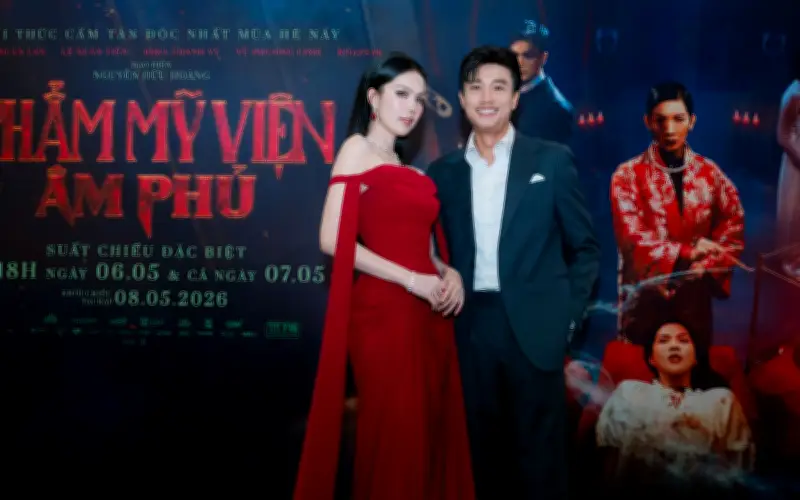 Bạn trai tin đồn của Ngọc Trình rạng rỡ xuất hiện ủng hộ phim Thẩm mỹ viện âm phủ