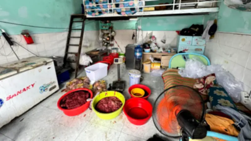 Bên trong cơ sở tẩm hóa chất biến thịt heo, nai thành thịt bò