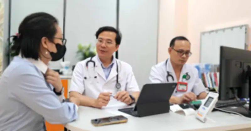 Bệnh viện lý giải việc yêu cầu bác sĩ bồi hoàn BHYT