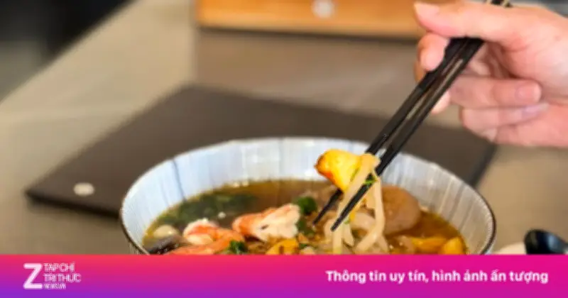 Báo ngoại liệt tiết canh, bánh canh cua vào top món tệ nhất Đông Nam Á
