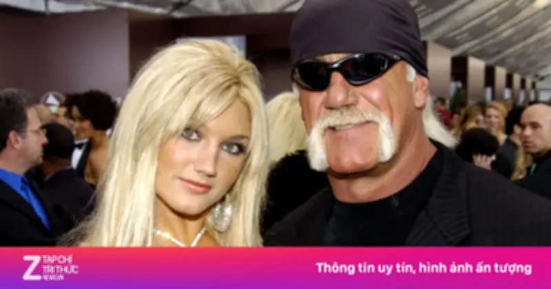 Brooke Hogan bị chỉ trích vì đăng ảnh bikini tưởng niệm cha, cô đáp trả gay gắt