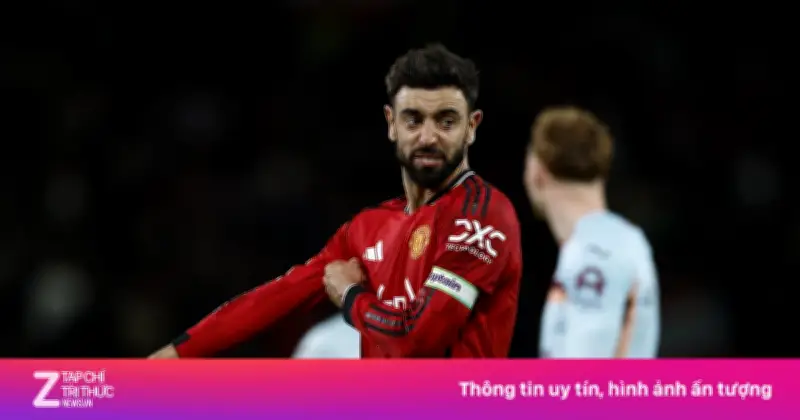 Bruno Fernandes được vinh danh Cầu thủ hay nhất mùa Premier League 2025/26