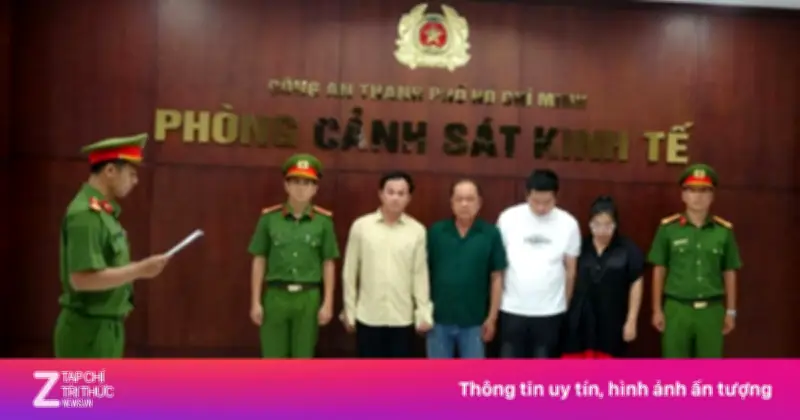 Bắt 4 người ở TP.HCM dùng axit công nghiệp pha chế giấm Hàn Quốc giả