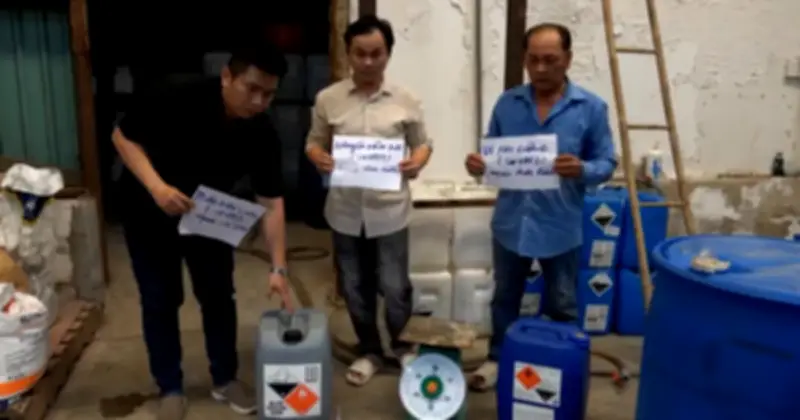 Bắt giám đốc công ty sản xuất giấm Acetic giả tại TP.HCM