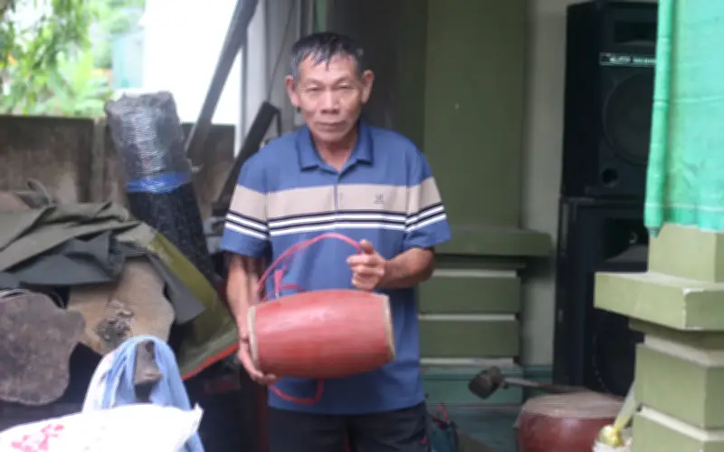 Bật mí công đoạn làm trống của làng nghề trăm năm tuổi tại Nghệ An