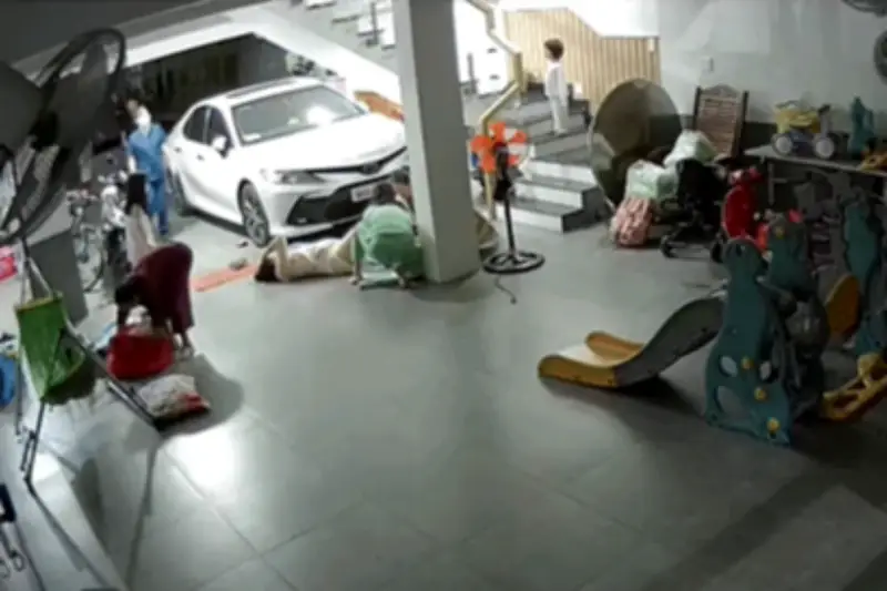 Bất ngờ chuyển dạ nhanh, sản phụ sinh con thứ 3 tại nhà trong ít phút